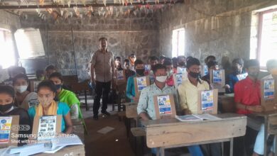 Photo of श्री छत्रपती संभाजी विद्यालयातील दहावीच्या विद्यार्थ्यांना मोफत परीक्षा पॅडचे वाटप