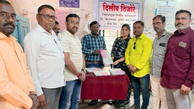 Photo of भाजपाचे सुहास घोलप व वंदेमातरम शक्तीसेनेच्या नंदिनी घोलप यांचा अर्बन बँकेच्या निवडणूकीसाठी अर्ज दाखल