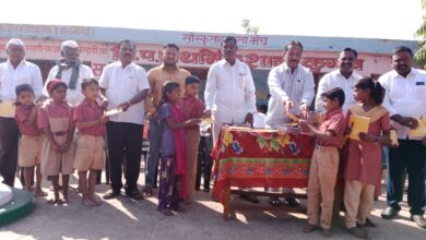 Photo of दिग्विजय बागल यांच्या वाढदिवसानिमित्त कुगावं येथे शालेय साहित्याचे वाटप