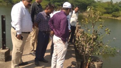 Photo of पाटबंधारे विभागाच्या अधिकाऱ्यांकडून पोटेगाव बंधाऱ्याची पाहणी