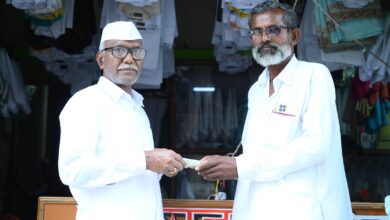 Photo of गजराज ड्रायक्लीनर्सचे सावरे यांचा प्रामाणिकपणा; आत्माराम वीर यांचे १५००० रु. केले परत
