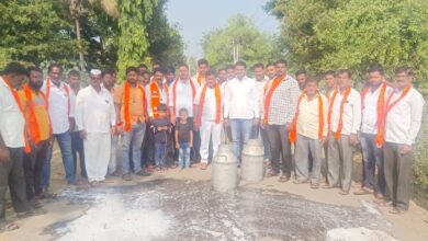 Photo of दुधाला दरवाढ न दिल्यास दुग्धविकास मंत्र्याला जिल्ह्यात पाऊल ठेवू देणार नाही; युवा सेनेचा ईशारा