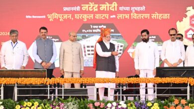 Photo of प्रधानमंत्री यांच्या हस्ते सोलापूर रे नगर येथील १५ हजार घरकुलांचे वितरण; अमृत योजनेंतर्गत १ हजार २०१ कोटीच्या कामाचा शुभारंभ