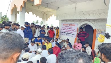 Photo of कुगांव-चिखलठाण रस्त्यासाठी उपोषण करणाऱ्या युवकांचे अतुल खूपसे-पाटील यांच्याकडून कौतुक 