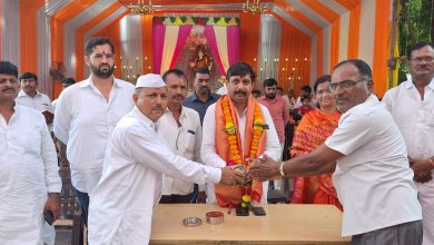 Photo of माढा तालुक्यातील रस्त्यांची बिकट अवस्था; सहा टर्म आमदार असलेल्यांचे हे अपयश- खा. धैर्यशील मोहिते पाटील 