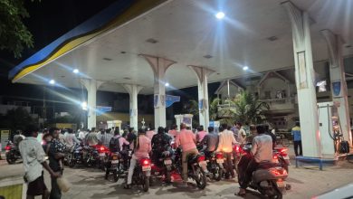 Photo of अफवेमुळे पेट्रोल पंपांवर गर्दी; पेट्रोल-डिझेलचा तुटवडा नसल्याचे प्रशासनाचे स्पष्टीकरण
