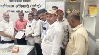 Photo of करमाळा तालुक्यात ग्रामरोजगार सहाय्यकांचे कामबंद आंदोलन; १८ महिन्यांपासून मानधन थकल्याची खंत